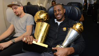 O Golden State Warriors tem que aposentar a camisa 9 Iguodala foi um dos símbolos da dinastia Warriors