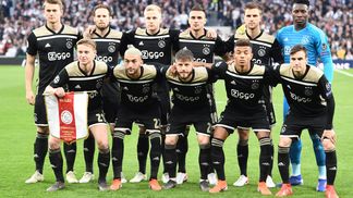 Ajax fatura menos do que Flamengo, Palmeiras, Corinthians e São Paulo? Só se 'craque se faz em casa' não contar Jogadores do Ajax posados antes de jogo contra o Tottenham, pela Champions