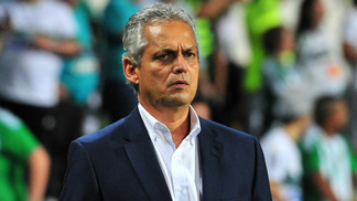 Vertical, infiltrador e mutável no meio: o que esperar de Reinaldo Rueda no Flamengo? Reinaldo Rueda foi multi campeão pelo Atlético Nacional da Colômbia