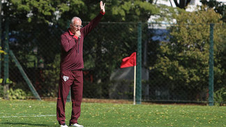 São Paulo fecha preparação para enfrentar o Flamengo, e Dorival deve promover mudanças no meio-campo Dorival Júnior, durante treino do São Paulo