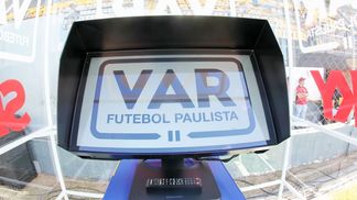 A nova divisão sobre o VAR: dois times atacando o mesmo gol VAR
