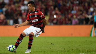 Bomba quebra, e gramado do Maracanã não pode ser regado no intervalo de Flamengo x Corinthians Gramado do Maracanã tem sido muito criticado recentemente