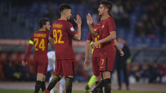 Alisson pega pênalti e leva gol no rebote, mas Roma atropela e se aproxima dos líderes Roma não deu chances para a SPAL pelo Campeonato Italiano