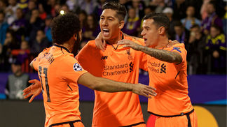 Firmino leva susto ao ser barrado por falta de credencial, mas brilha em campo e comanda massacre do Liverpool Salah, Firmino e Coutinho marcaram pelo Liverpool