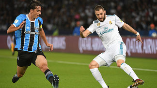 Geromel minimiza grande atuação pessoal e se diz orgulhoso: 'Fizemos nosso melhor' Geromel teve boa atuação contra o Real Madrid