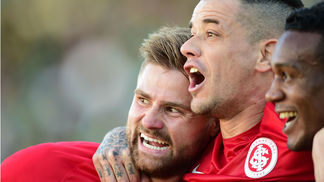 Internacional emenda terceira vitória seguida, se aproxima do líder e amplia jejum do Guarani Eduardo Sasha abriu o placar para o Internacional contra o Guarani