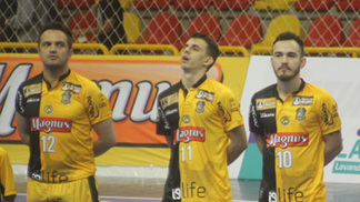 Falcão brilha, Sorocaba vence fora e encaminha vaga na final da Liga Paulista Sorocaba venceu o Barueri por 3 a 0