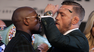 Com dinheiro de 'superluta', Mayweather e McGregor podem roubar lugar de CR7 em lista de atletas mais bem pagos Veja a encarada entre Floyd Mayweather e Conor McGregor