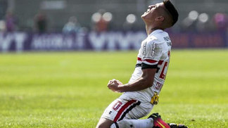 Centurión tem aval de Dorival para ficar, mas São Paulo ainda tenta vendê-lo Ricardo Centurión comemora gol pelo São Paulo em jogo de 2016