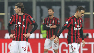 Técnico, torcida e orgulho: por que clássico vale mais para o Milan do que para Inter Jogadores do Milan lamentam revés para a Atalanta