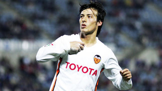 Conheça o 'mago' de R$ 115 milhões do City que entra mudo, sai calado e resolve sozinho: 'Não fala uma palavra, mas o que faz com a bola é brincadeira' David Silva Comemora Gol Valencia Getafe Copa do Rei 10/01/2017
