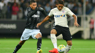 Ele não teve chances no Corinthians, mas hoje brilha na Série C e quer o título Dawhan (à direita) foi uma das promessas das categorias de base do Corinthians