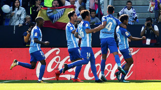 Málaga vira sobre La Coruña e consegue segunda vitória no Espanhol Málaga Comemora Gol La Coruña Campeonato Espanhol 19/11/2017