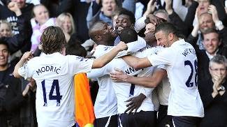 Com golaço de Jesus, Palmeiras rebaixa Rio Claro e dá 1ª vitória a Cuca Com gol de van der Vaart e dois de Adebayor, Tottenham venceu o Swansea em 2012