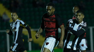 Figueirense empata com o Oeste e segue na zona de rebaixamento Figueirense e Oeste empataram sem gols, nesta terça
