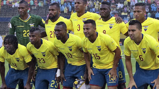 Presidente da federação do Equador crê em bom resultado contra o Brasil Seleção do Equador durante as eliminatórias