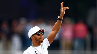 Hamilton revela meta para próximos anos: dificultar a vida de Vettel Hamilton foi tetracampeão mundial de F1, no GP do México
