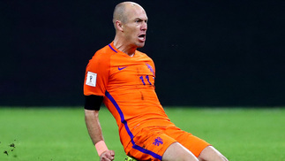 Holanda não consegue milagre e está fora da Copa; Suécia vai à repescagem Robben comemora gol contra a Suécia