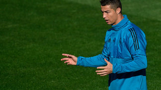 Sem acordo: Cristiano Ronaldo diz que não deve nada em impostos e vai para a briga com governo espanhol Cristiano Ronaldo em treino do Real Madrid antes de jogo da Champions League