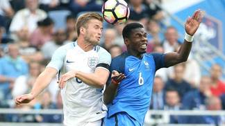 Não culpem os jogadores pelos salários que ganham, cobra zagueiro do Tottenham Eric Dier marca Paul Pogba em Inglaterra x França