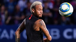 Até R$ 26,4 milhões: veja por que Santos torce para PSG rejeitar Coutinho ou Bale e vender Neymar só em dinheiro Neymar durante treino do PSG, em 2 de agosto de 2019