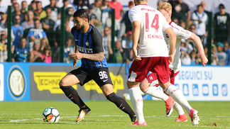 Gabigol dá assistência, mas Internazionale perde amistoso; Ajax goleia Gabigol deu assistência na derrota da Internazionale em amistoso