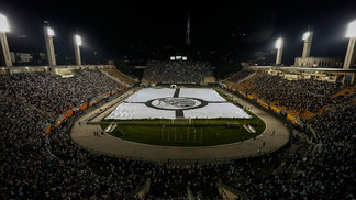 Membro da nova diretoria do Santos confirma clássico contra o Corinthians no Pacaembu Pacaembu: ao fundo, à direita a torcida do Flamengo; do outro lado a torcida do Santos