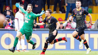 Goleiro que marcou contra o Milan diz ainda não acreditar: 'Parece piada' Brignoli Comemora Gol Benevento Milan Campeonato Italiano 03/12/2017