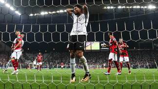 'Cavalo paraguaio' ou time de chegada? Compare a campanha dos 20 times no 1º e 2º turnos do Brasileiro Corinthians, de Kazim, é o time que teve maior queda de um turno para outro