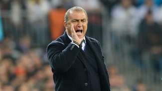 A volta do Imperador, mas não Adriano: técnico assume o Galatasaray pela quarta vez Fatih Terim reclamou de pênalti no Bernabéu