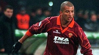 Ex-Cruzeirense, veterano de 40 anos quer encerrar a carreira jogando com a camisa azul Dupla brasileira! Com gols de Fábio Júnior e Paulo Sérgio, Roma venceu Sampdoria por 3 a 1 em 1999