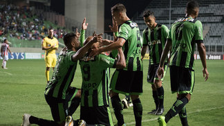 América-MG bate lanterna Náutico em casa e segue líder isolado América-MG venceu o Náutico nesta sexta-feira