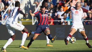 Nos acréscimos, Torino evita derrota para o Crotone mas se distancia dos líderes Crotone e Torino ficaram no empate