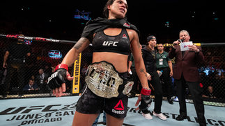Conversei sobre jiu-jitsu com a Amanda Nunes antes do UFC 232 Amanda Nunes depois da luta contra Raquel Pennington, no UFC 224.