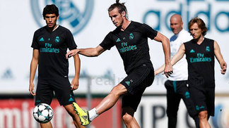 Bale e Navas retornarão ao Real Madrid em jogo pela Copa do Rei Gareth Bale durante treino do Real Madrid para jogo da Uefa Champions League