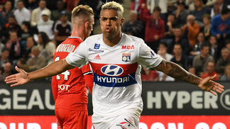 Com trio brasileiro e gol de ex-Real, Lyon vence a segunda no Francês Mariano Díaz deixou sua marca na vitória sobre o Rennes