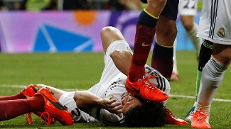 'Assassino', Pepe relembra pisão de Busquets: 'Se sou eu, tenho que sair da Espanha' Detalhe do pisão de Busquets em Pepe