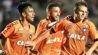 Atlético-PR alternativo vence o clássico diante do Paraná