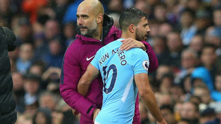 Jogo pela Copa da Liga pode representar recordes históricos para City e Aguero Josep Guardiola sorri e abraça Aguero após tirá-lo de campo em Manchester City x Burnley
