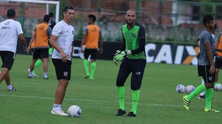 No G-4, goleiro do Ceará sonha acesso para Série A do Brasileiro Goleiro vive grande momento no Ceará e é ídolo do clube
