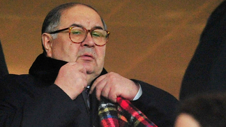 Presidente da Federação de Esgrima pede ao COI que permita a execução do hino da Rússia nos Jogos de Inverno Alisher Usmanov, dono de 30% do Arsenal e parceiro de Moshiri