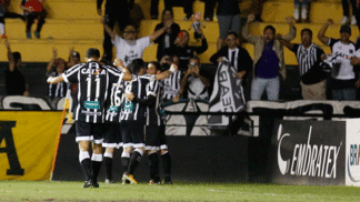 Em meio a festa pelo acesso à Série A, Ceará empata com o Criciúma Ceará Criciúma Futebol Série B Campeonato Brasileiro