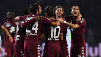 Torino volta a vencer após 5 jogos e dá trégua para técnico Jogadores do Torino vibram após vitória sobre o Cagliari
