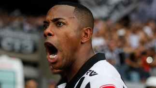 Robinho foi decisivo com dois gols Robinho foi decisivo com dois gols