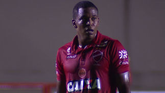 Vila Nova empata com o Figueirense e vê o acesso mais longe Alan MIneiro joga pelo Vila Nova