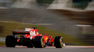 Vettel tem caixa de câmbio mantida e não sofrerá punição Vettel teve problemas no motor e largará em último na Malásia