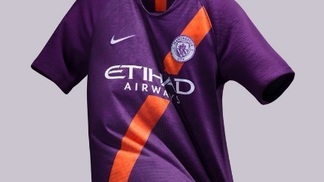 Manchester City apresenta nova camisa 3 violeta para a temporada Manchester City Nova Camisa 3 Nike 040918