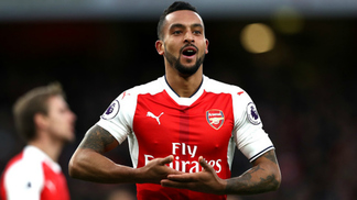 Atacante do Arsenal desperta interesse de Everton e West Ham, diz jornal Walcott, Arsenal