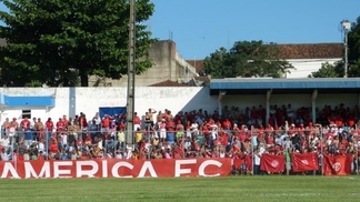 Clube se irrita com 'erros grotescos' de arbitragem e leva Segundona do Carioca à Justiça América-RJ venceu Itaboraí nos pênaltis