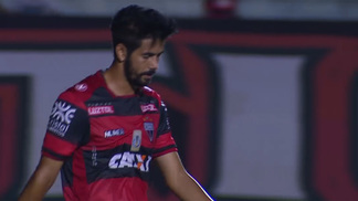 Com gol contra bizarro, Vasco bate Atlético-GO e sonha com Libertadores Jonathan fez contra, e Vasco venceu o Atlético-GO